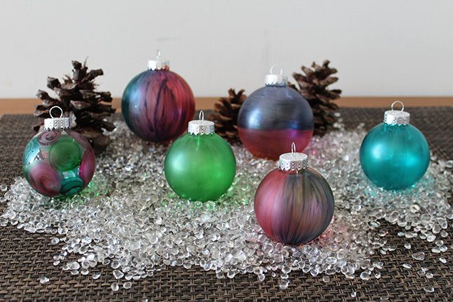 Stained Glass Ornaments - Try these 35+ Handmade options for clear glass ornaments to add precious memories and lots of spirit to your Christmas tree! from @tipsaholic #ornaments #