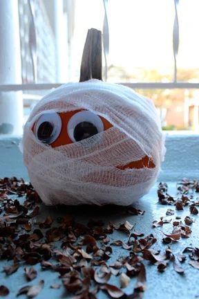 35 No-Carve Pumpkin Decorating Inspirations - Tipsaholic, #Halloween, #halloweenDIY, #pumpkin, #nocarvepumpkins