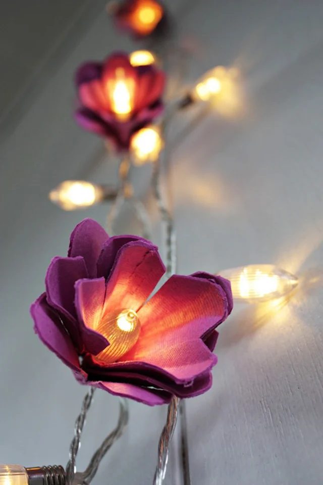 String lights are an inexpensive way to dress up so many areas in the home. Outdoor, indoor, dress them up and more. 36 Clever Ways to Use String Lights via Bekob.com