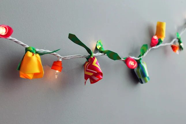 String lights are an inexpensive way to dress up so many areas in the home. Outdoor, indoor, dress them up and more. 36 Clever Ways to Use String Lights via Bekob.com