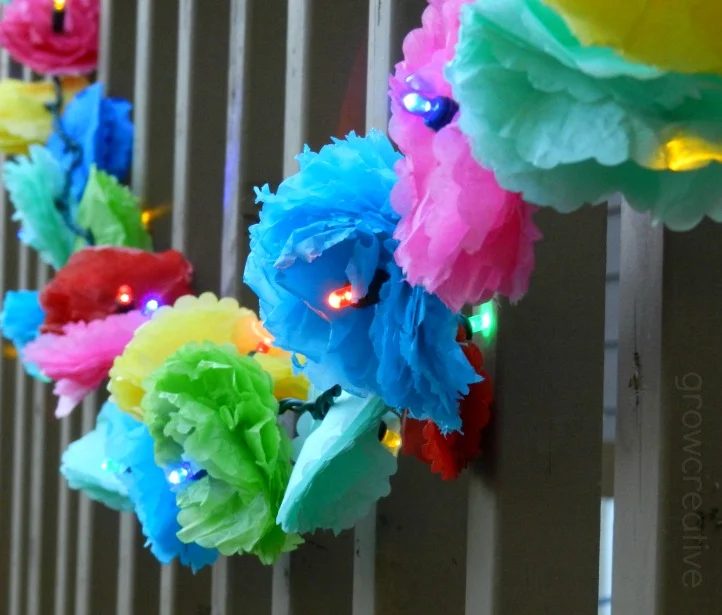 String lights are an inexpensive way to dress up so many areas in the home. Outdoor, indoor, dress them up and more. 36 Clever Ways to Use String Lights via Bekob.com