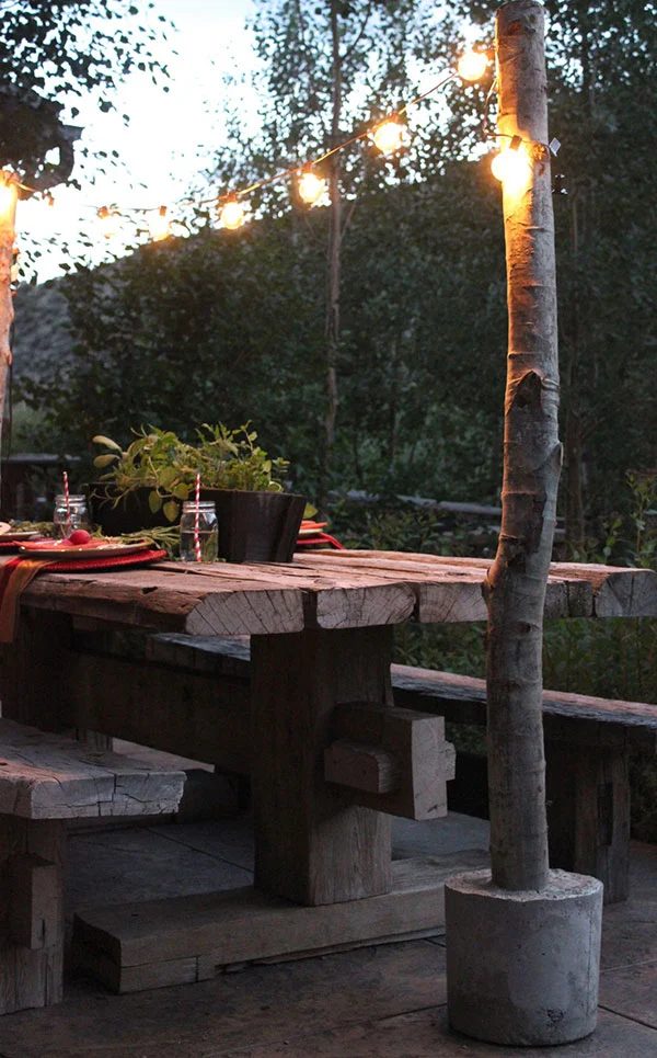 String lights are an inexpensive way to dress up so many areas in the home. Outdoor, indoor, dress them up and more. 36 Clever Ways to Use String Lights via Bekob.com