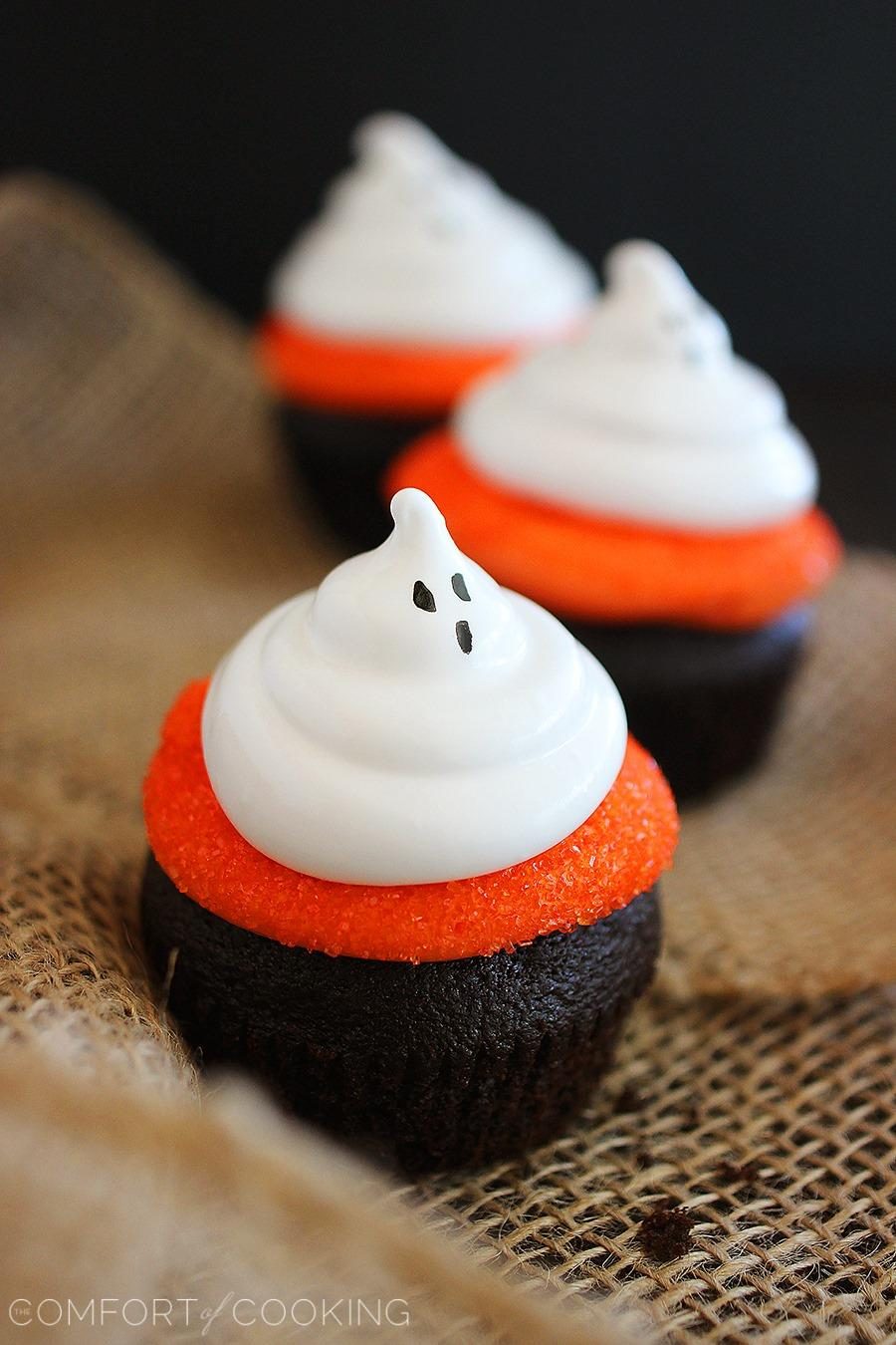 5 Handmade Halloween Treats | FOODIEaholic.com #recipe #cooking #baking #Halloween #holiday #Handmade #treats #desserts #cakes #cupcakes #cookies