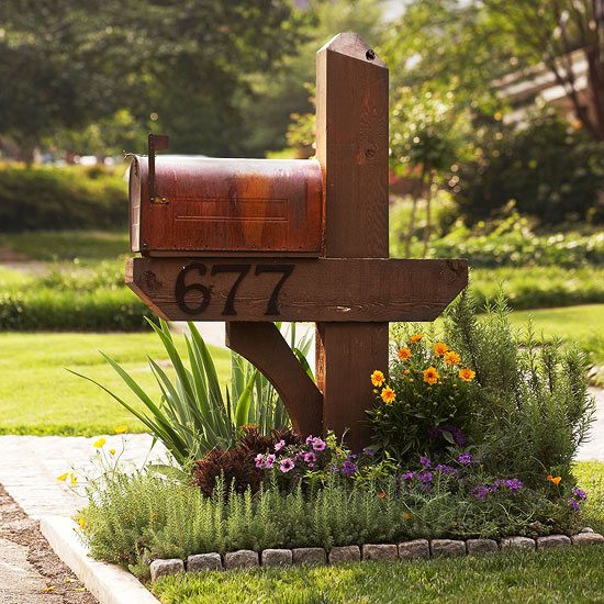 Increase your curb appeal with these landscaping Handmade projects! These 5 front yard landscaping options are well fitted for beginners and can be done in a weekend. tipsaholic.co