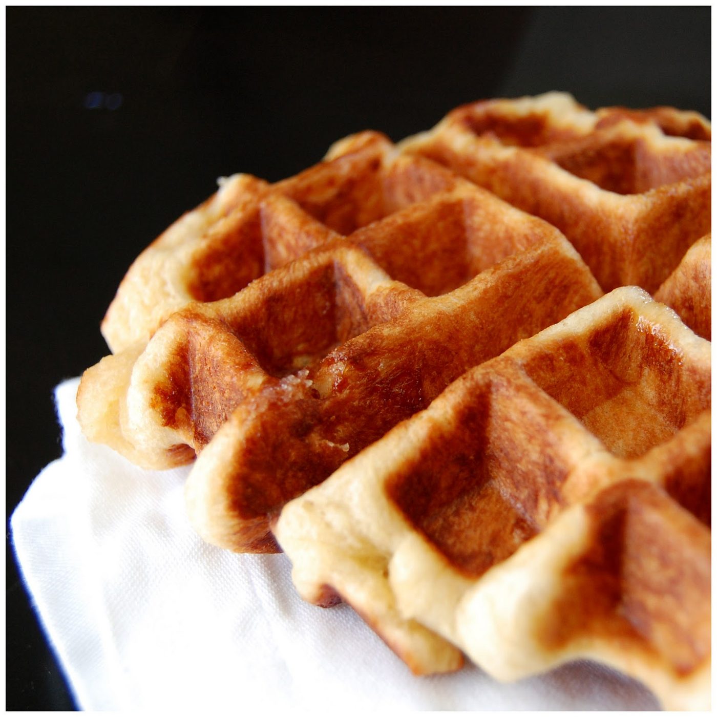 5 Tips for well fitted Waffles | FOODIEaholic.com #food #recipe #waffles #tips #breakfast