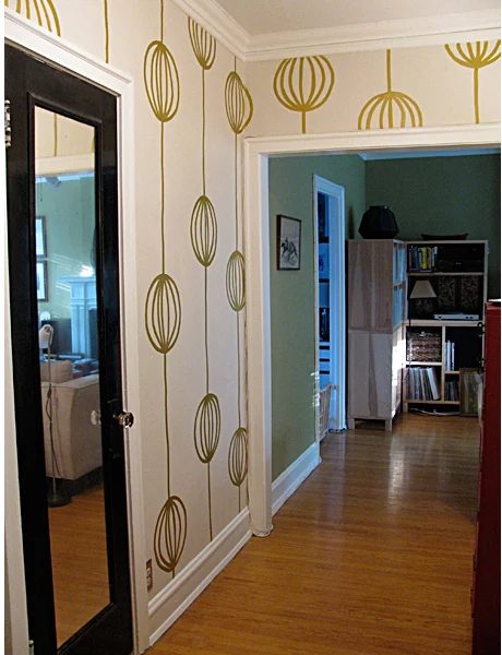 Sometimes a striking pattern on just one wall can bring a room from blah to vivid. Read on to learn about 5 ways to decorate your walls with paint pens! 5 Ways to Decorate Your Wal