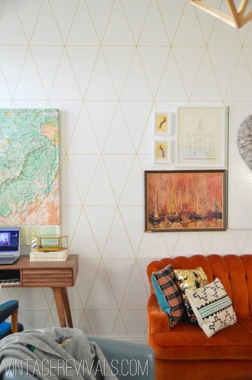 Sometimes a striking pattern on just one wall can bring a room from blah to vivid. Read on to learn about 5 ways to decorate your walls with paint pens! 5 Ways to Decorate Your Wal