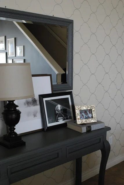 Sometimes a striking pattern on just one wall can bring a room from blah to vivid. Read on to learn about 5 ways to decorate your walls with paint pens! 5 Ways to Decorate Your Wal