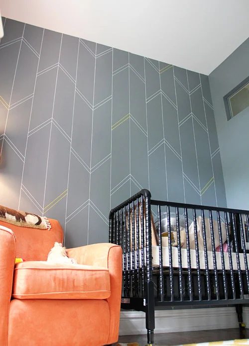 Sometimes a striking pattern on just one wall can bring a room from blah to vivid. Read on to learn about 5 ways to decorate your walls with paint pens! 5 Ways to Decorate Your Wal