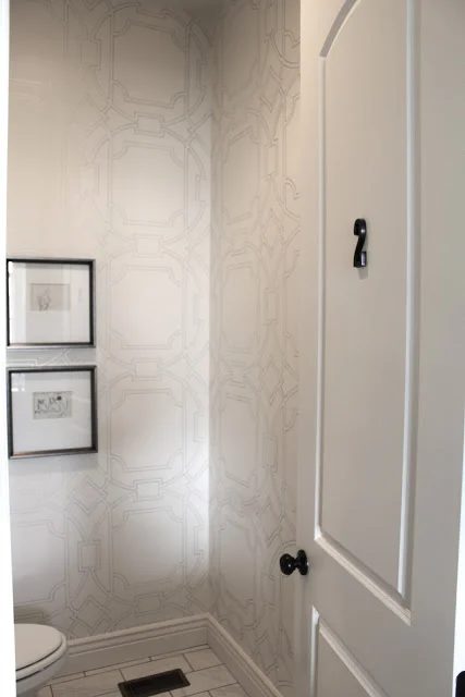 Sometimes a striking pattern on just one wall can bring a room from blah to vivid. Read on to learn about 5 ways to decorate your walls with paint pens! 5 Ways to Decorate Your Wal