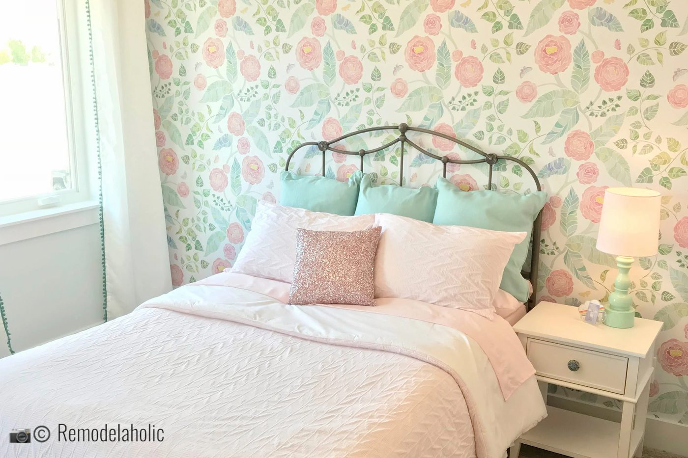 Little girl room with pretty pastel floral wallpaper, UVPH 2018 Home 8 Greentech Construction, Design Hintz Interior Desi, Photo by Bekob