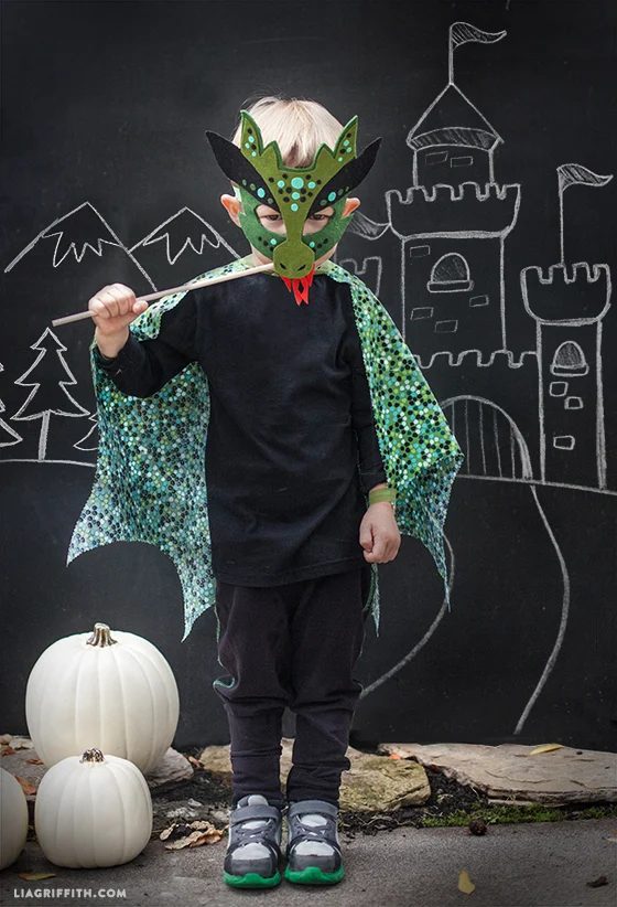 55 memorable No-Sew Halloween Costumes For Kids - Tipsaholic, #halloween, #costumes, #Handmade, #no-sew, #halloweencostumes