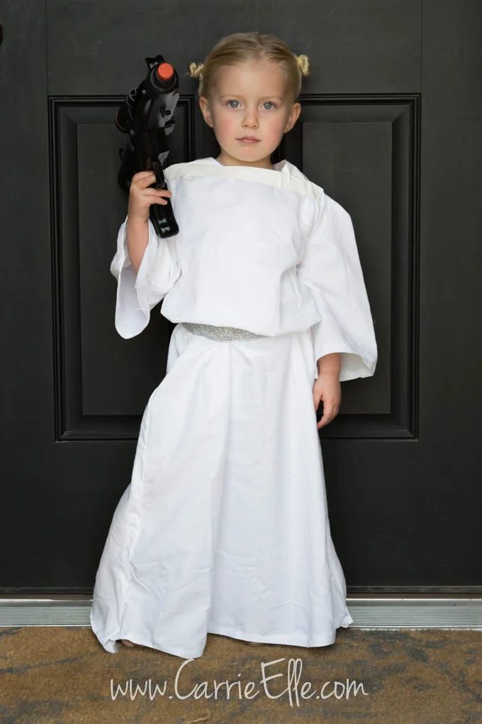 55 memorable No-Sew Halloween Costumes For Kids - Tipsaholic, #halloween, #costumes, #Handmade, #no-sew, #halloweencostumes