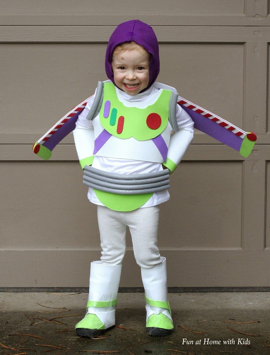 55 memorable No-Sew Halloween Costumes For Kids - Tipsaholic, #halloween, #costumes, #Handmade, #no-sew, #halloweencostumes