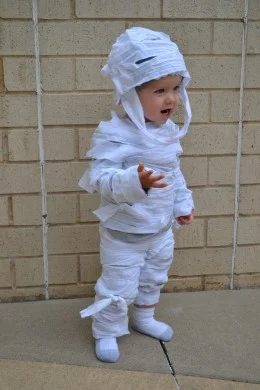 55 memorable No-Sew Halloween Costumes For Kids - Tipsaholic, #halloween, #costumes, #Handmade, #no-sew, #halloweencostumes