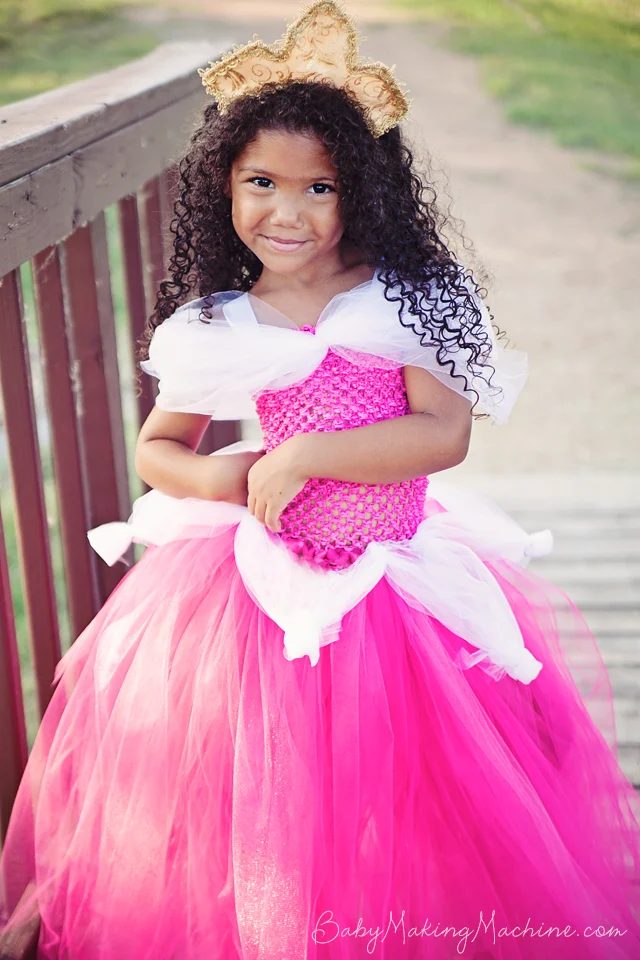 55 memorable No-Sew Halloween Costumes For Kids - Tipsaholic, #halloween, #costumes, #Handmade, #no-sew, #halloweencostumes
