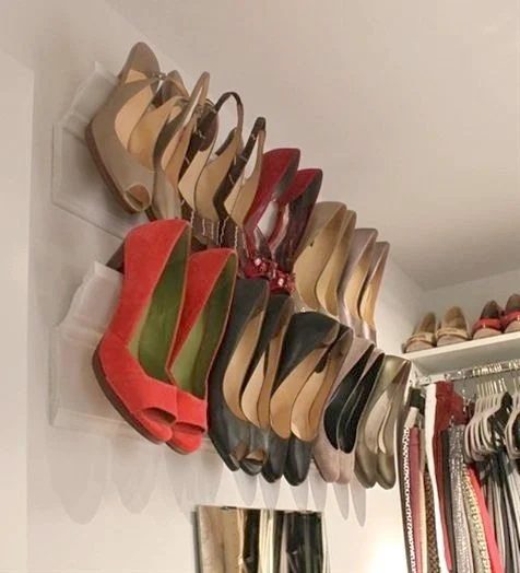 molding on wall with shoes @ Bekob
