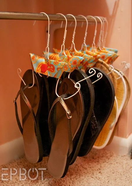 hang flip flops @ Bekob