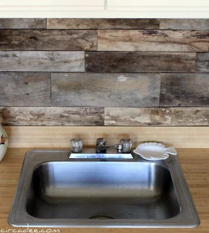 pallet-wood-backsplash-circa-dee-Bekob