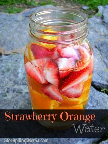 Brighten up your spring and summer days with a refreshing strawberry drink! Serve these 7 strawberry drinks at your next BBQ or pool party! 7 Delicious Strawberry Drinks via @tipsa