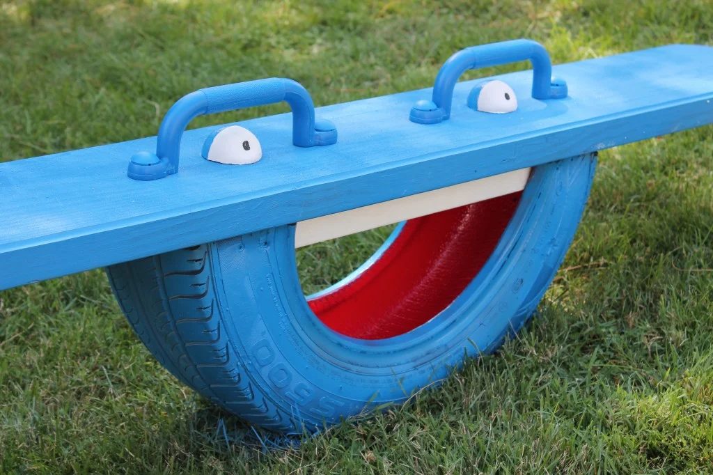 Wondering what to do with your empty backyard? Try these 8 Handmade outdoor play equipment options to turn your backyard into a fun playground for your kids! 7 Handmade Outdoor Pla
