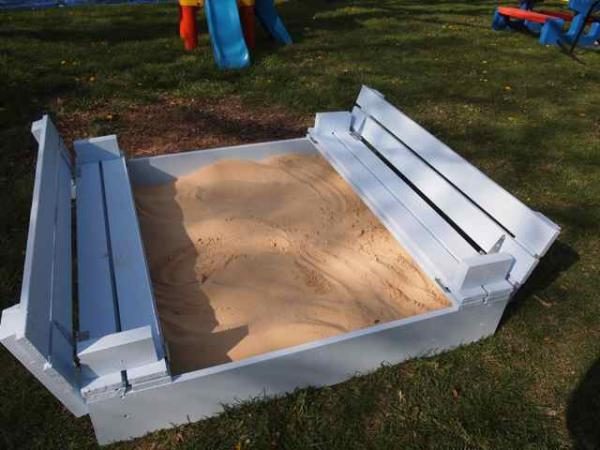 Wondering what to do with your empty backyard? Try these 8 Handmade outdoor play equipment options to turn your backyard into a fun playground for your kids! 7 Handmade Outdoor Pla
