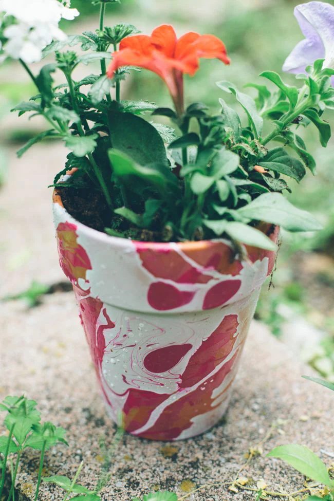 look at these 7 marbled Handmade projects that range from straightforward to a bit complicated, but all of them will add beauty and art to your home. 7 strong Marbled Handmade Proj