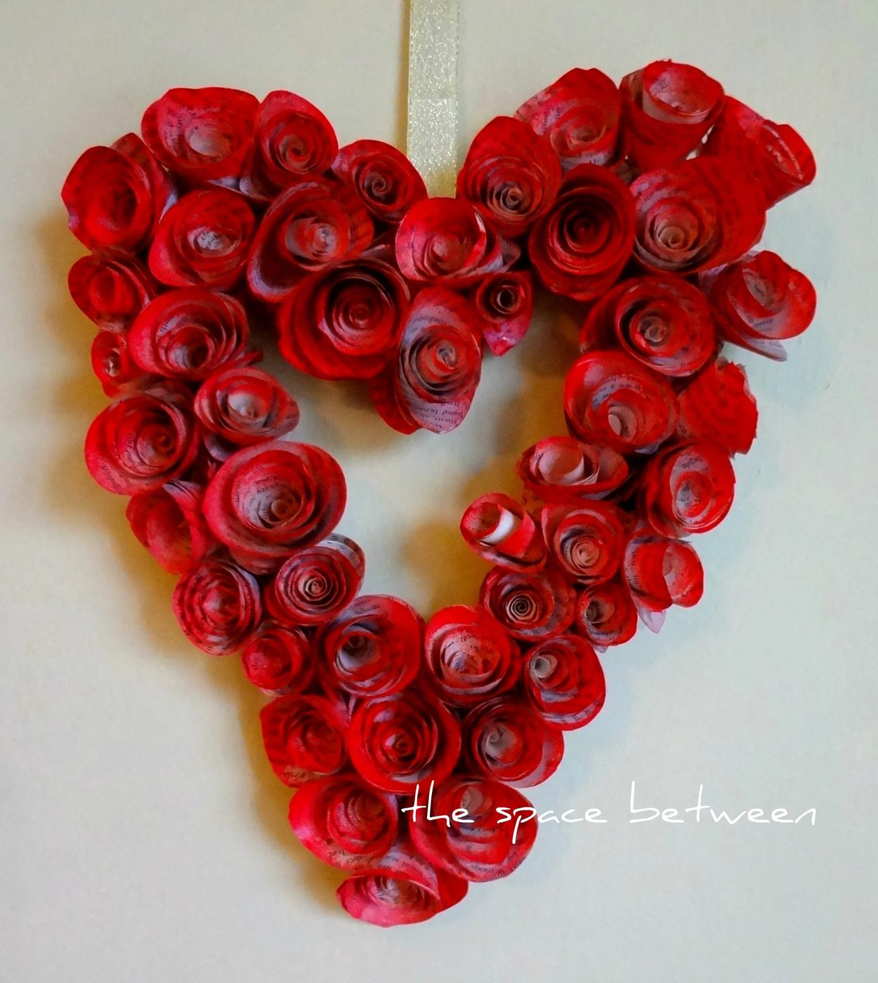 7 direct ways to decorate with red from thespacebetweenblog.net on Bekob.com #decorating #red #valentinesday