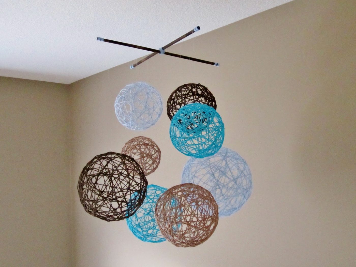 tipsaholic-yarn-ball-mobile-embellished-paper
