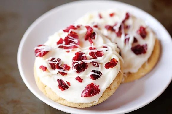 Get creative with cranberries! well fitted Fall Desserts. 8 Cranberry Inspired Dessert Recipes - Tipsaholic.com #cranberry #recipes #desserts