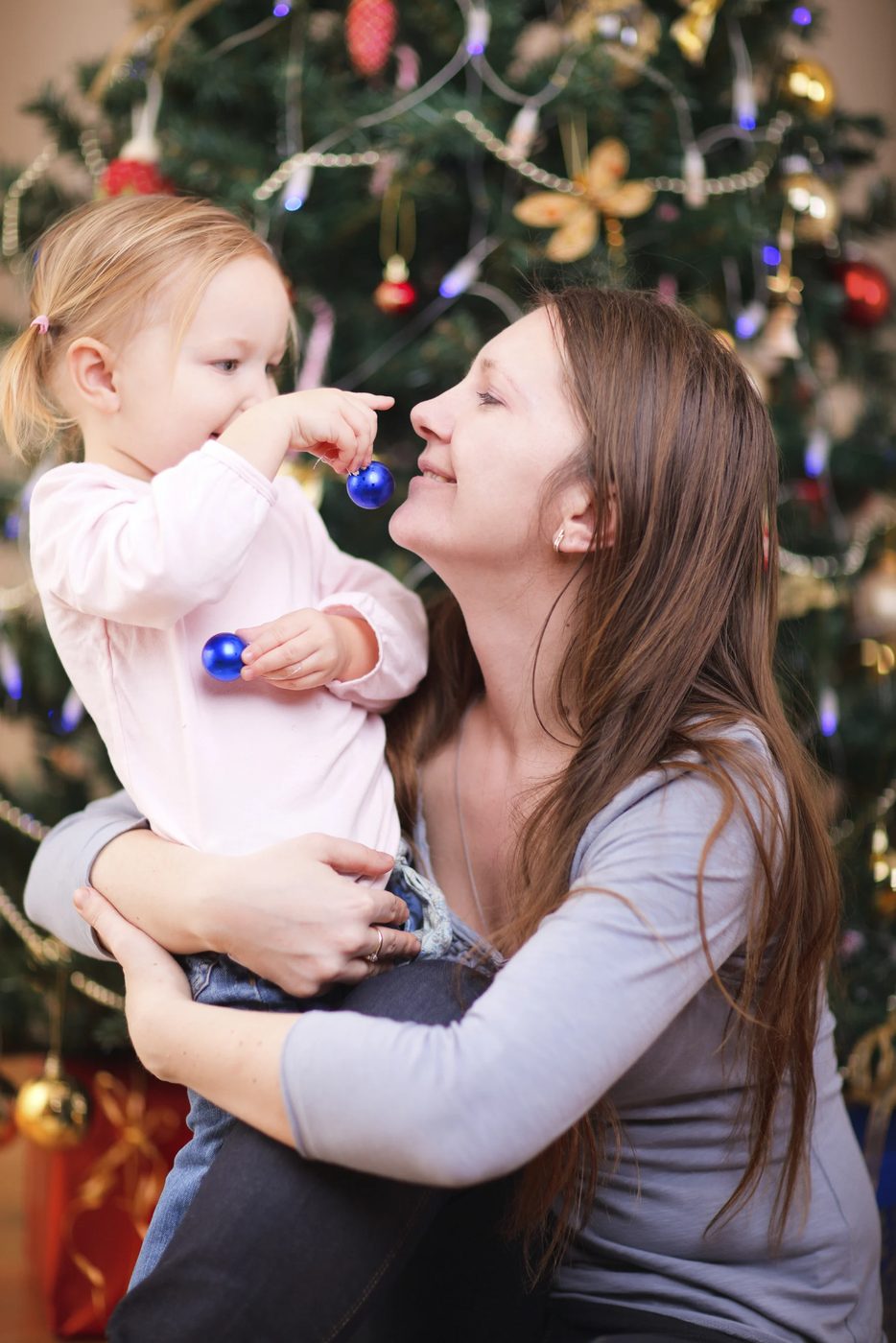 8 Christmas Traditions To Try This Year
