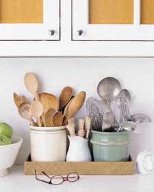 Can't pass up a pretty tray? Here are 8 uses for trays around the house, from the bathroom to the kitchen. Read on to see just how useful a tray can be! 8 Practical (and Stylish) U