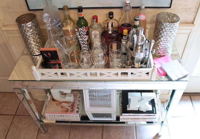 Can't pass up a pretty tray? Here are 8 uses for trays around the house, from the bathroom to the kitchen. Read on to see just how useful a tray can be! 8 Practical (and Stylish) U