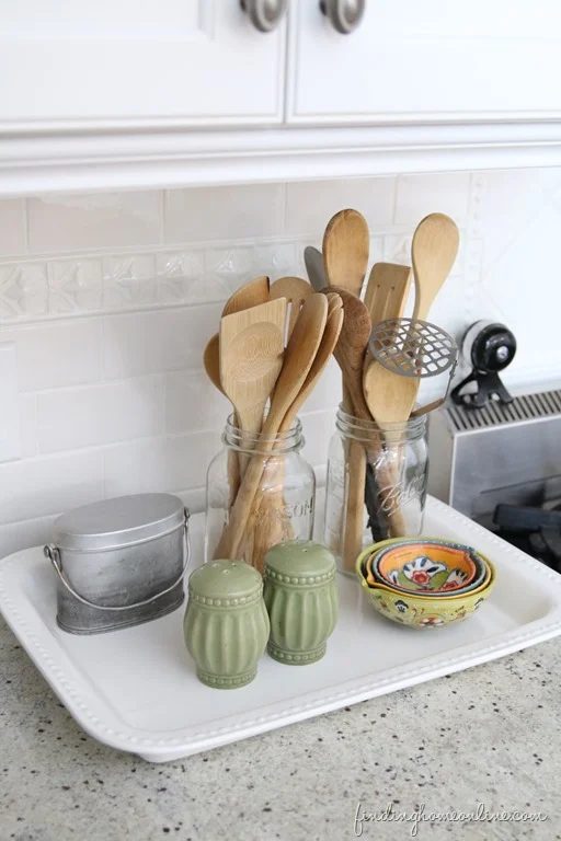 Can't pass up a pretty tray? Here are 8 uses for trays around the house, from the bathroom to the kitchen. Read on to see just how useful a tray can be! 8 Practical (and Stylish) U