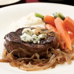 Take the hassle out of your Valentine's Day by spending a romantic evening at home making and eating one of these classic, direct Valentine's Day dinners! 8 direct Valentine's Day 