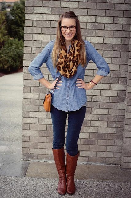 If you buy only one clothing item for the fall season, consider buying a really nice leopard scarf. Here are 8 chic ways to wear a leopard scarf! 8 Stylish Ways to Wear a Leopard S
