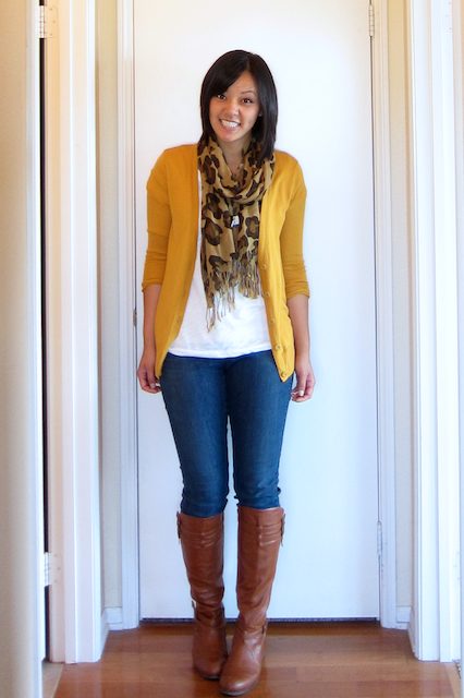 If you buy only one clothing item for the fall season, consider buying a really nice leopard scarf. Here are 8 chic ways to wear a leopard scarf! 8 Stylish Ways to Wear a Leopard S