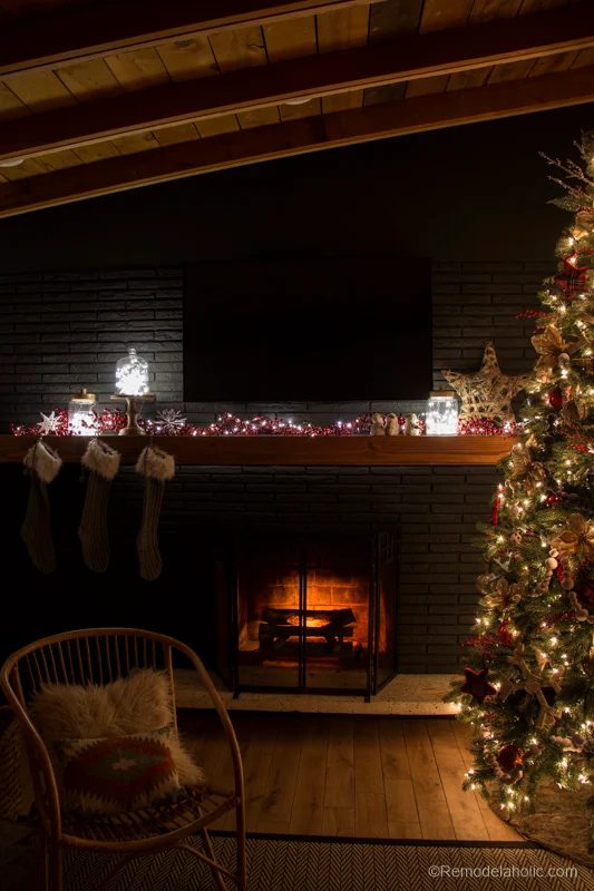 Looking to decorate your mantel for Christmas, but aren't sure where to start? Try these tips for creating a whimsical and rustic Christmas Mantel featured on Bekob.com