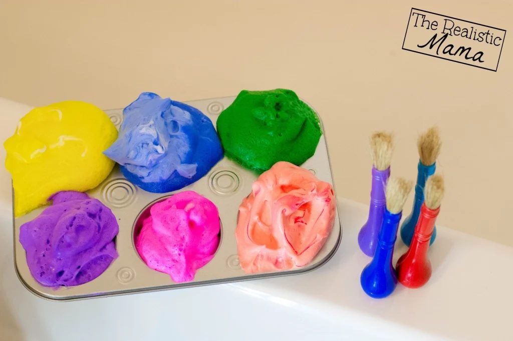 Here are 9 fun options for bath time to turn a daily routine into an adventure for kids! These bath tub activities are also great for rainy and cold days! 9 options for bath time f