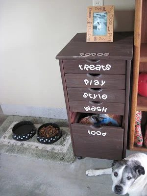 When you have pets they come with lots of extra supplies. From food, leashes, litter, to everything else in between it can get disorganized fast. Here are 9 options for organizing 