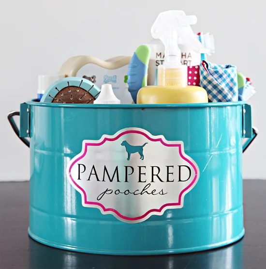 When you have pets they come with lots of extra supplies. From food, leashes, litter, to everything else in between it can get disorganized fast. Here are 9 options for organizing 