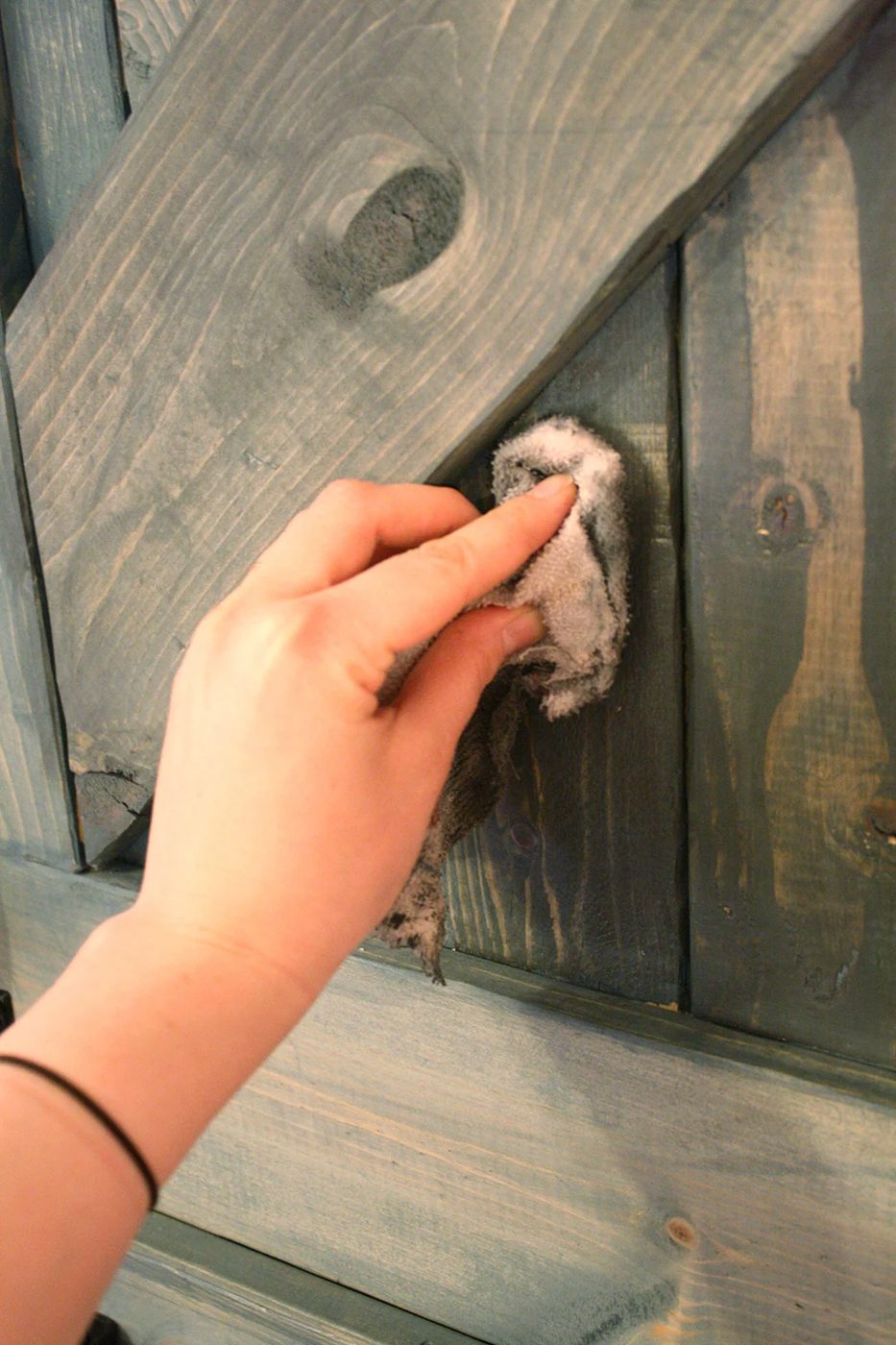 color washing paint technique, wood grain still shows, barn door (9)