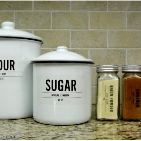 Printable Spice Labels For A Modern Farmhouse Style Spice Rack & Pantry