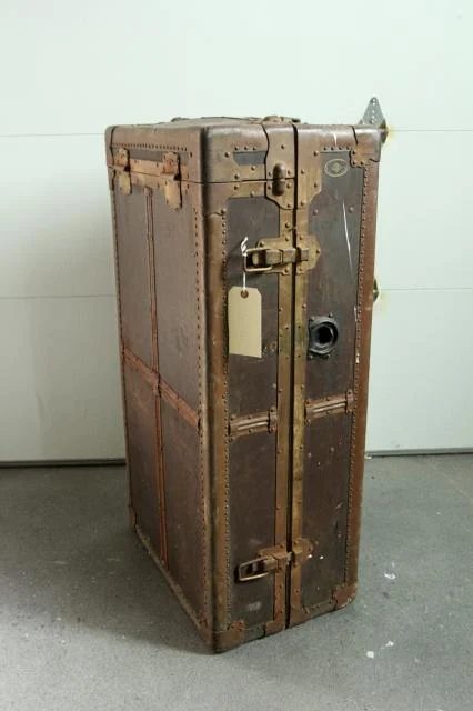 old trunk suitcase to be turned into a standing bookshelf, featured on Bekob.com