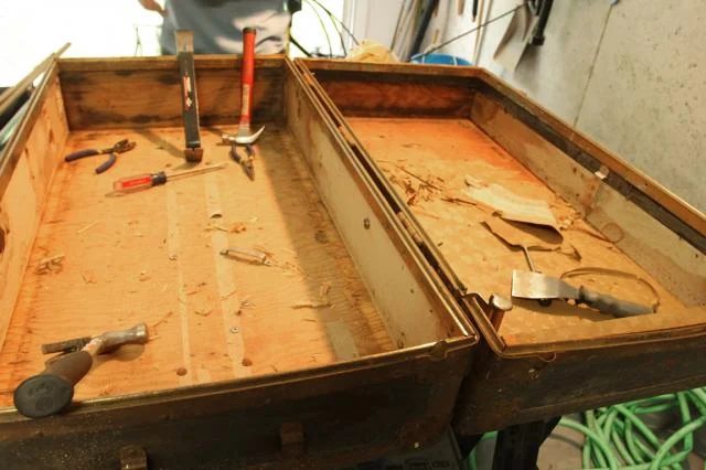 remove interior of trunk suitcase to make bookshelf, featured on Bekob.com