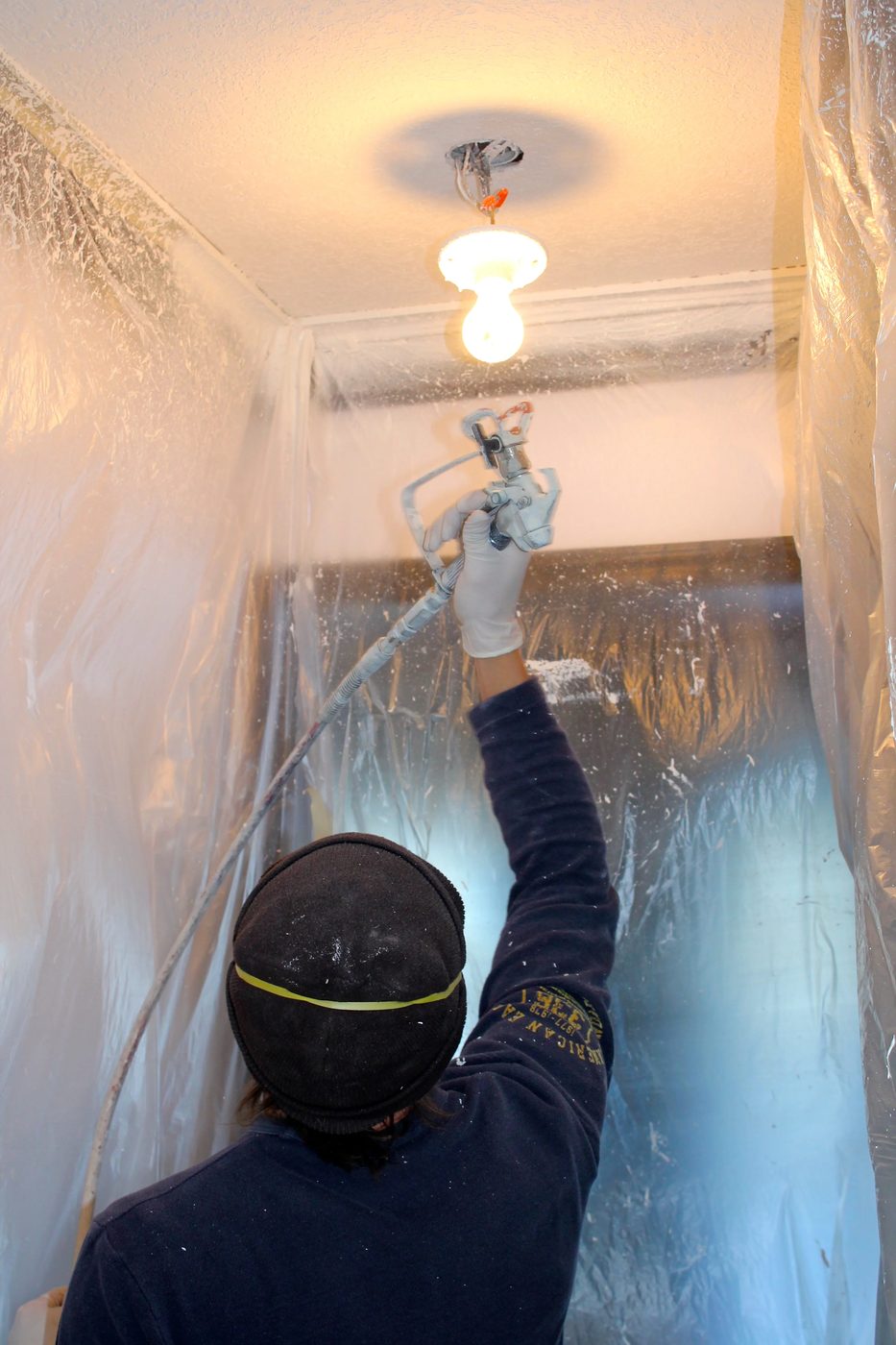 How to apply knockdown ceiling texture with a spray gun