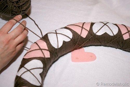 Yarn and felt Valentine's Wreath from Bekob