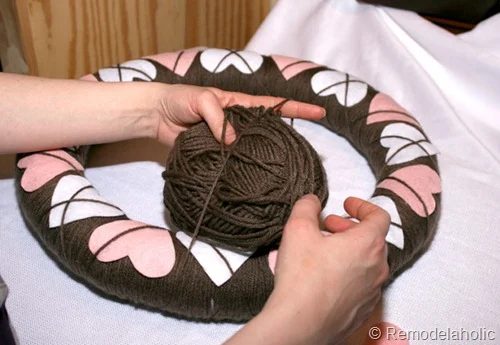 Make an argyle valentine's wreath from Bekob