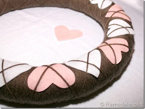 Making an Argyle Valentines wreath (54)