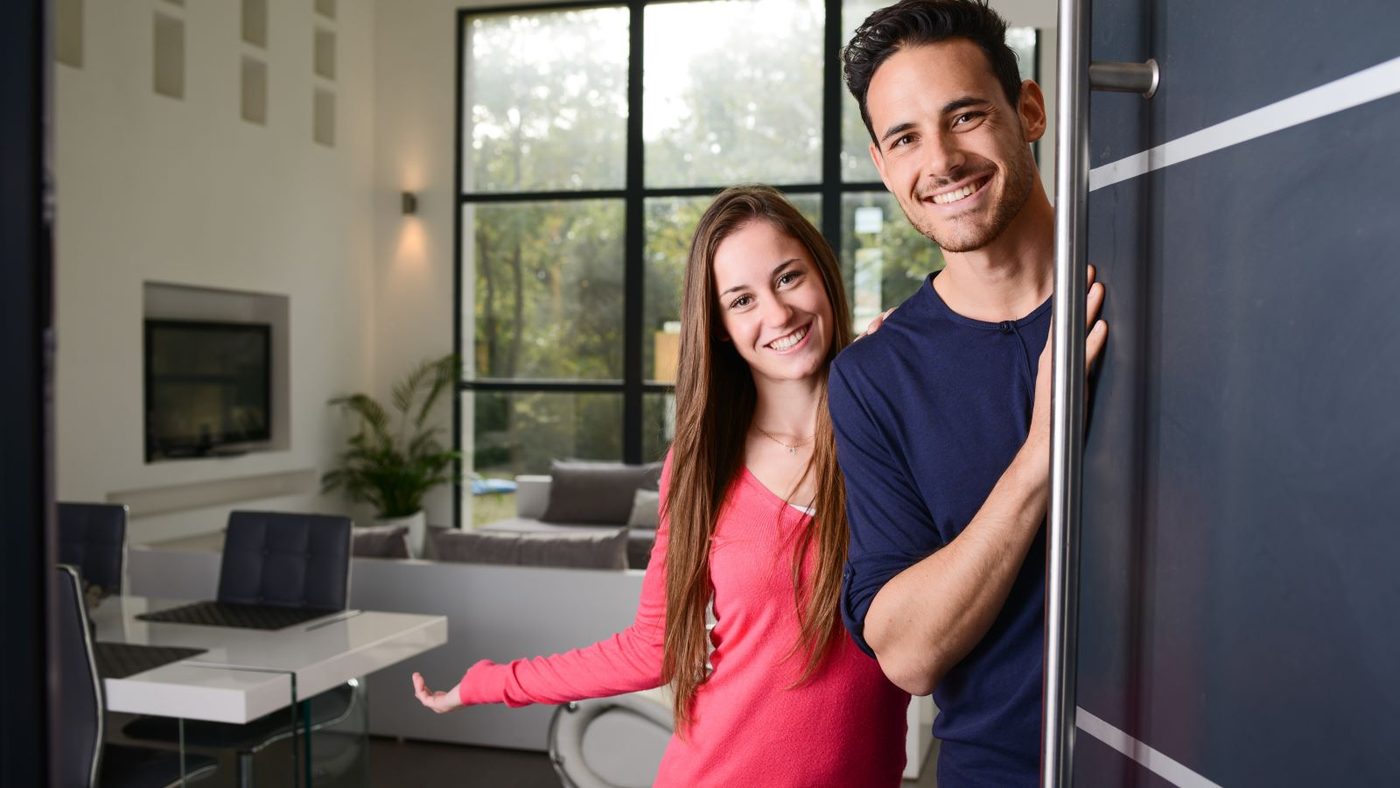 Unwanted House Guests! Avoid These 14 Mistakes in Others’ Homes